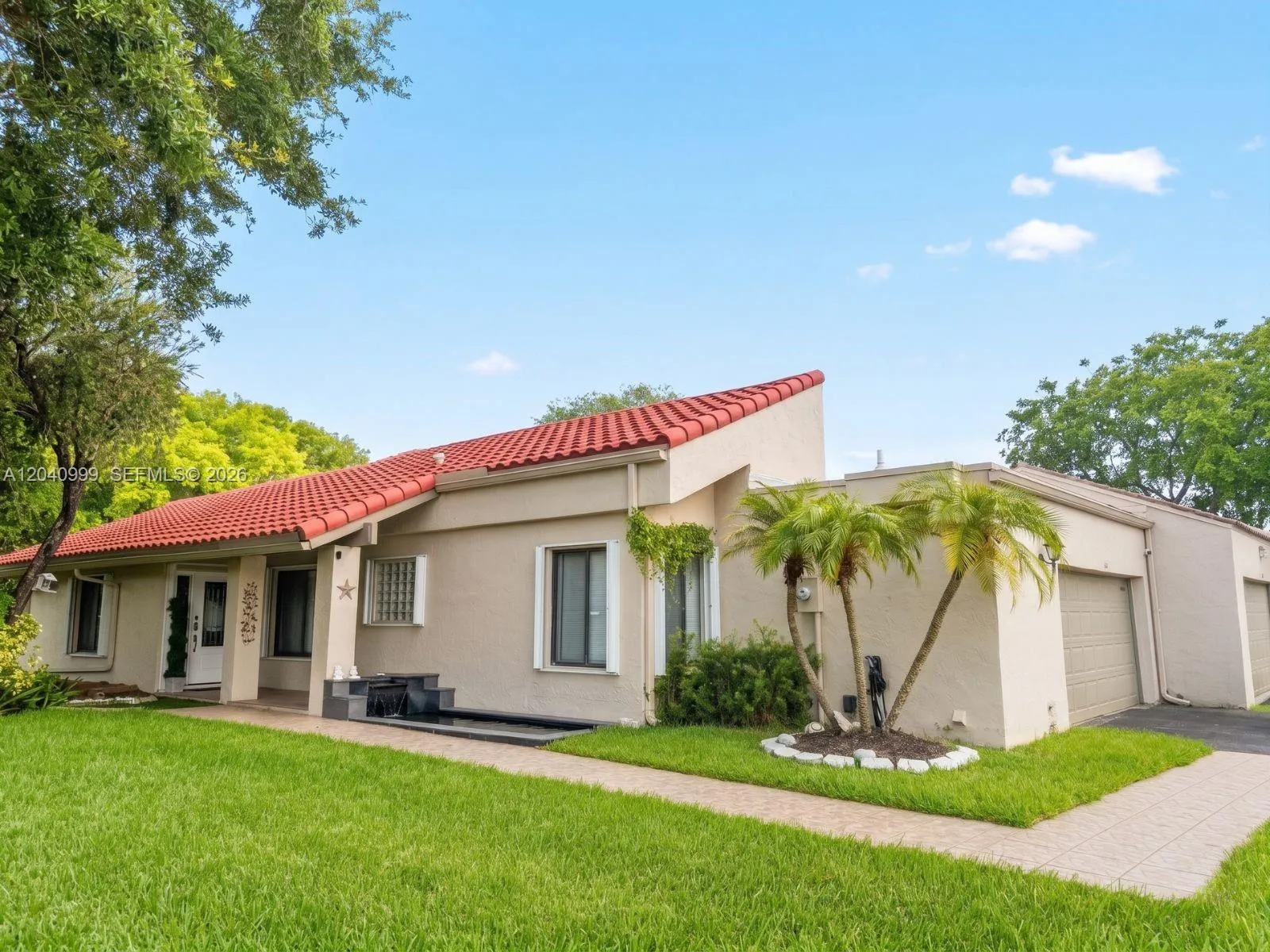 Foto de propiedad en 324 Patio Village Terrace, Weston, FL 33326 Weston con MLS# 