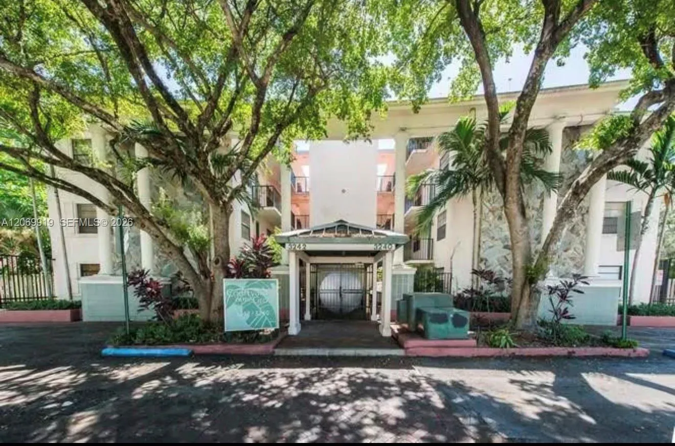 Foto de propiedad en 3240 Mary Street S202, Coconut Grove, FL 33133 Coconut Grove con MLS# 
