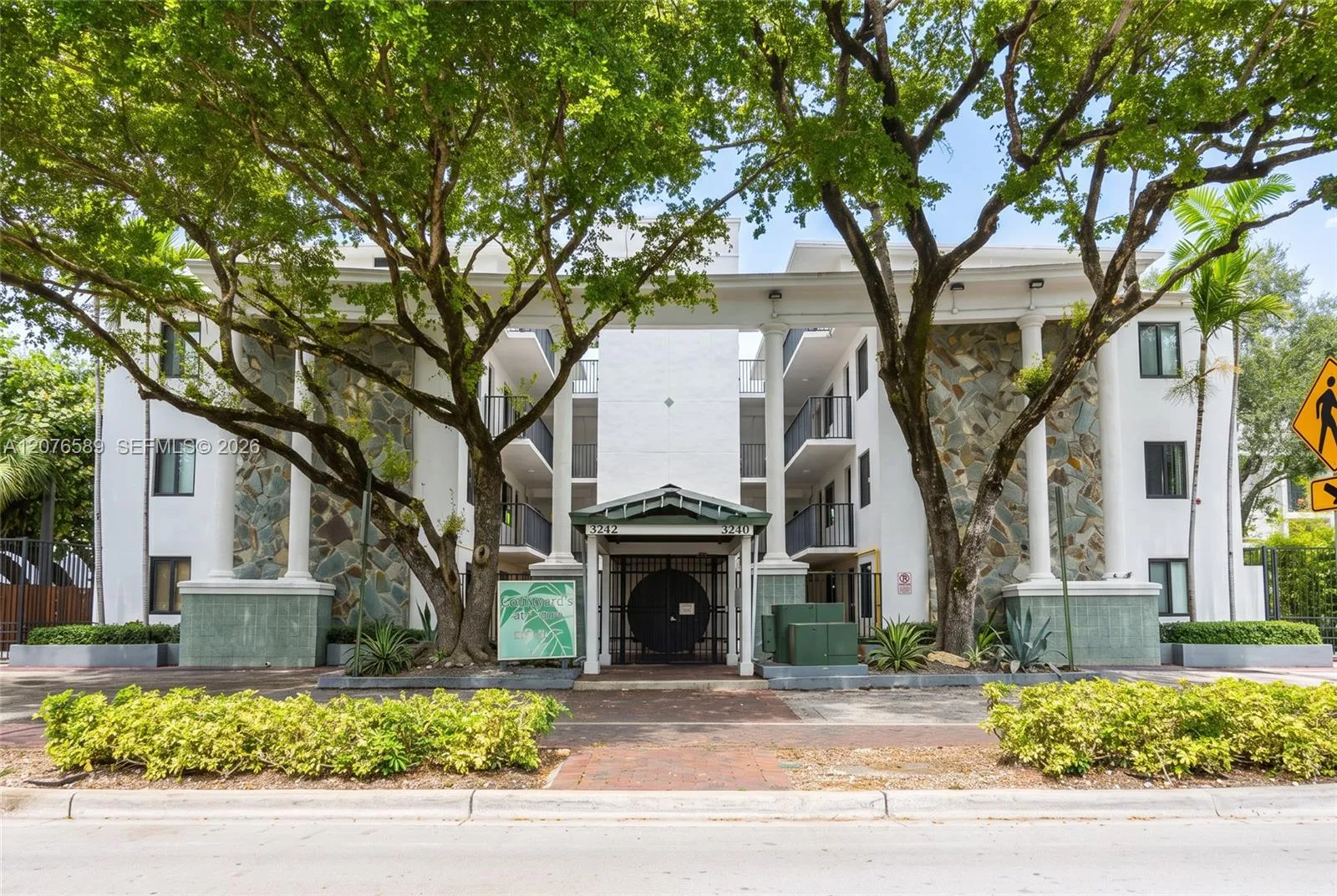 En Venta 3240 Mary Street S308, Miami, FL 33133, Miami, FL 33133