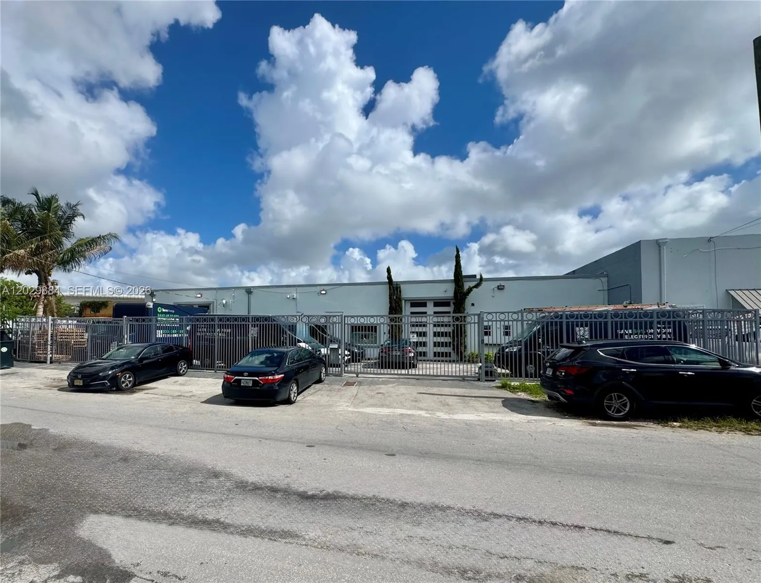 Foto de propiedad en 3241 NW 38th Street, Miami, FL 33142 Miami con MLS# 
