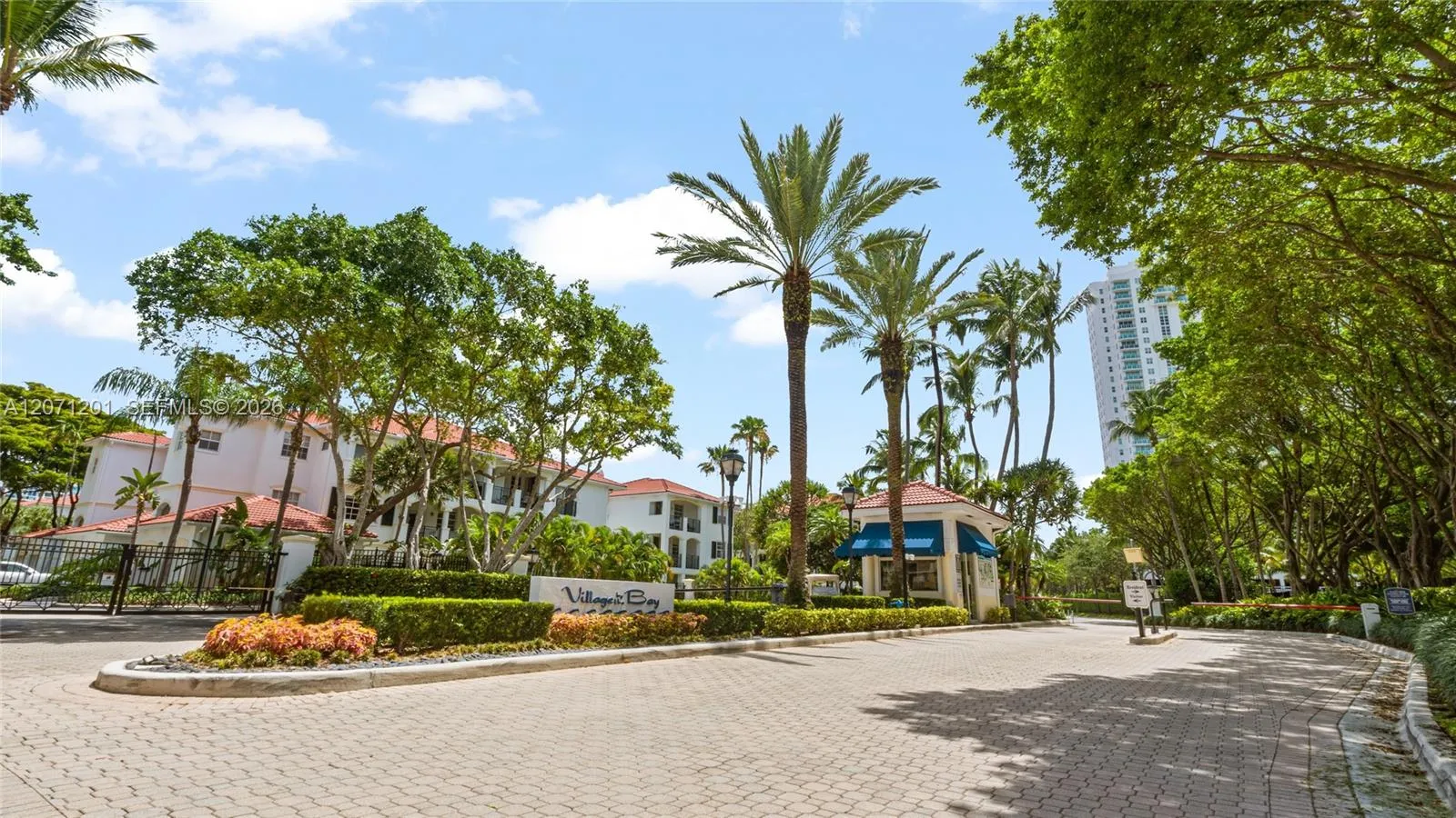 Foto de propiedad en 3245 NE 184th Street 13213, Aventura, FL 33160 Aventura con MLS# 
