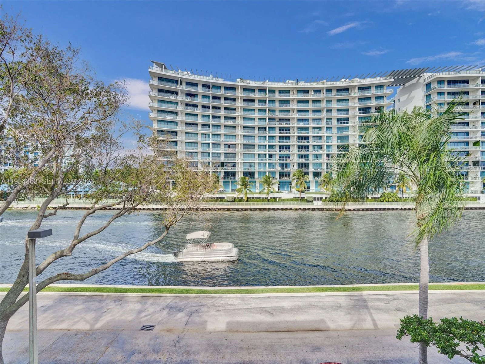 Foto de propiedad en 3245 NE 184th Street 13305, Aventura, FL 33160 Aventura con MLS# 