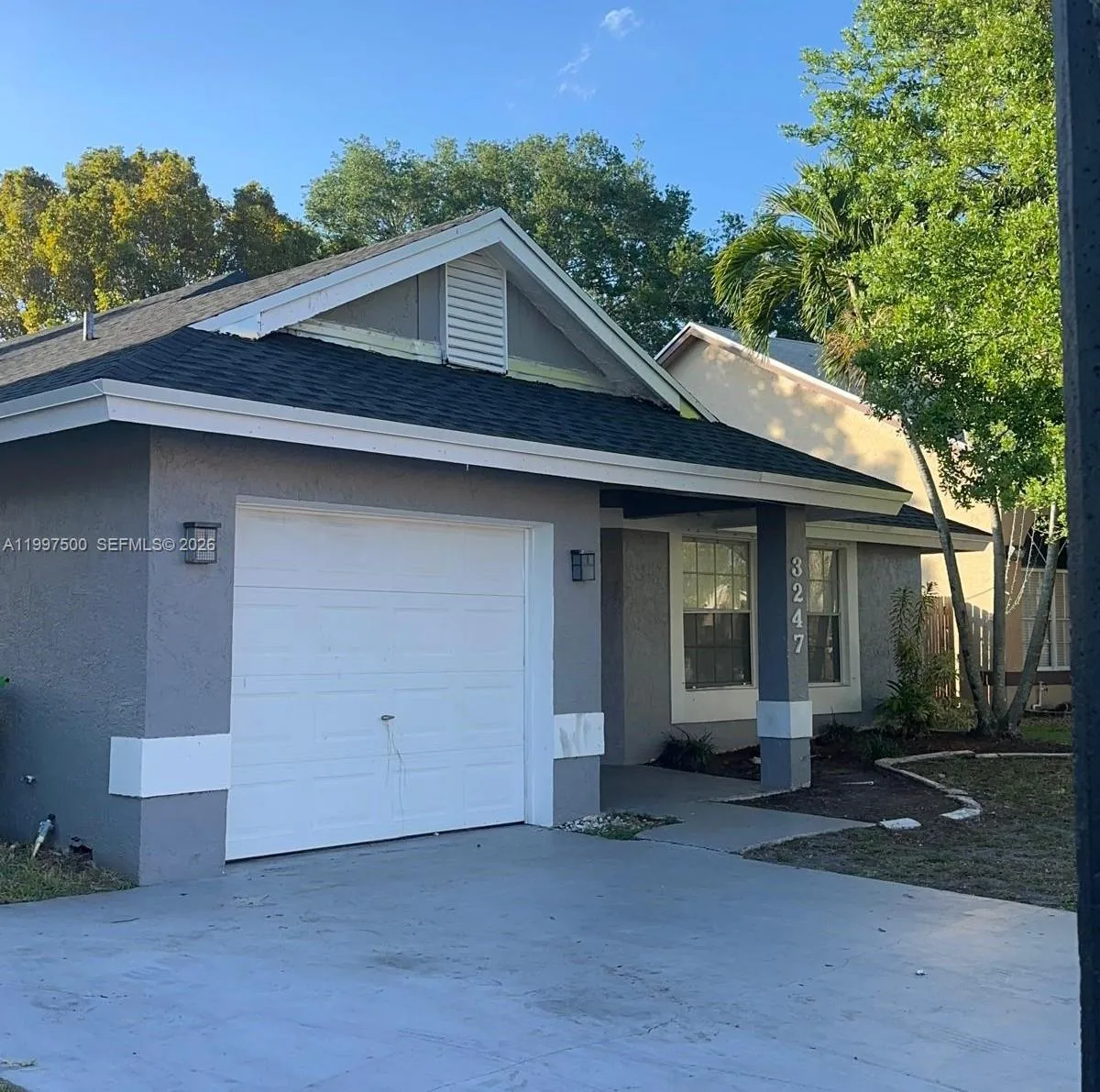 Foto de propiedad en 3247 NW 123rd Avenue, Sunrise, FL 33323 Sunrise con MLS# 