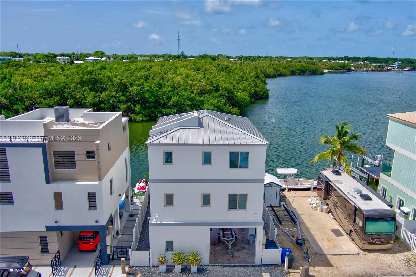 Foto de propiedad en 325 Calusa, Key Largo, FL 33037 Key Largo con MLS# 