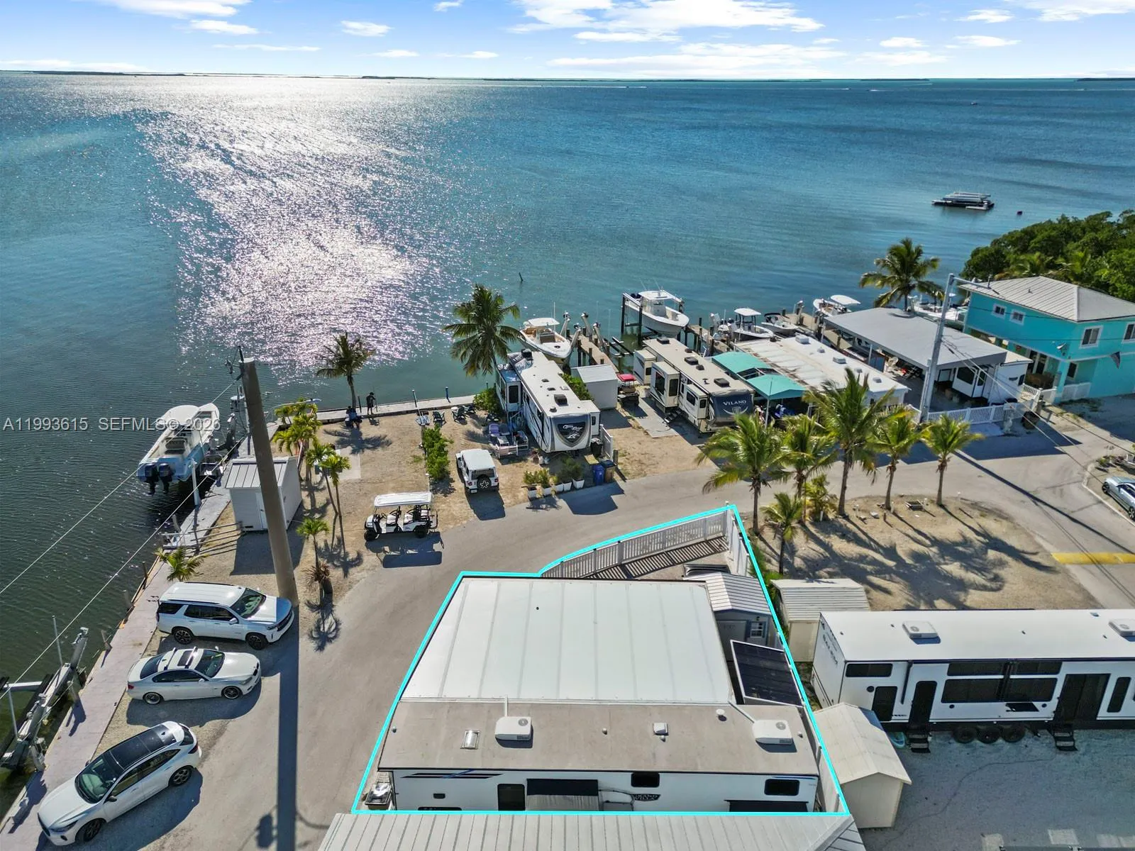 Foto de propiedad en 325 Calusa Street 321, Key Largo, FL 33037 Key Largo con MLS# 