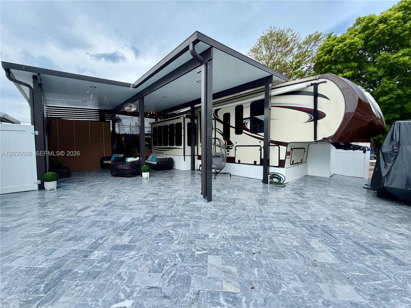 Foto de propiedad en 325 Calusa Street 409, Key Largo, FL 33037 Key Largo con MLS# 