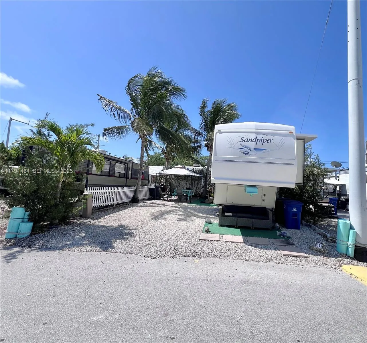 Foto de propiedad en 325 Calusa Street, Key Largo, FL 33037 Key Largo con MLS# 