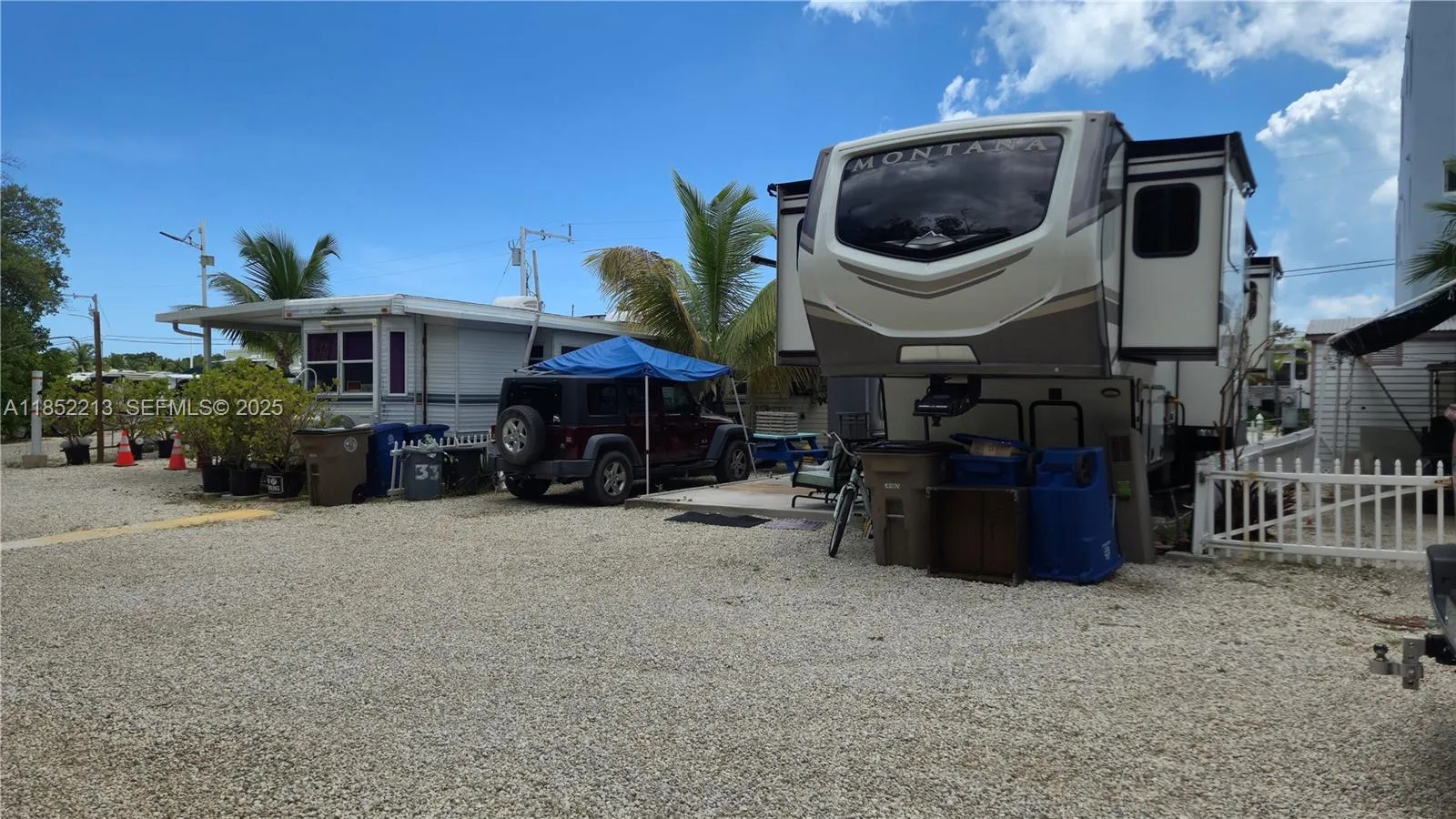 Foto de propiedad en 325 Calusa Street, Key Largo, FL 33037 Key Largo con MLS# 