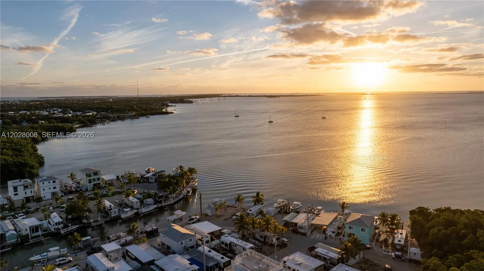 Foto de propiedad en 325 Calusa Street, Key Largo, FL 33037 Key Largo con MLS# 