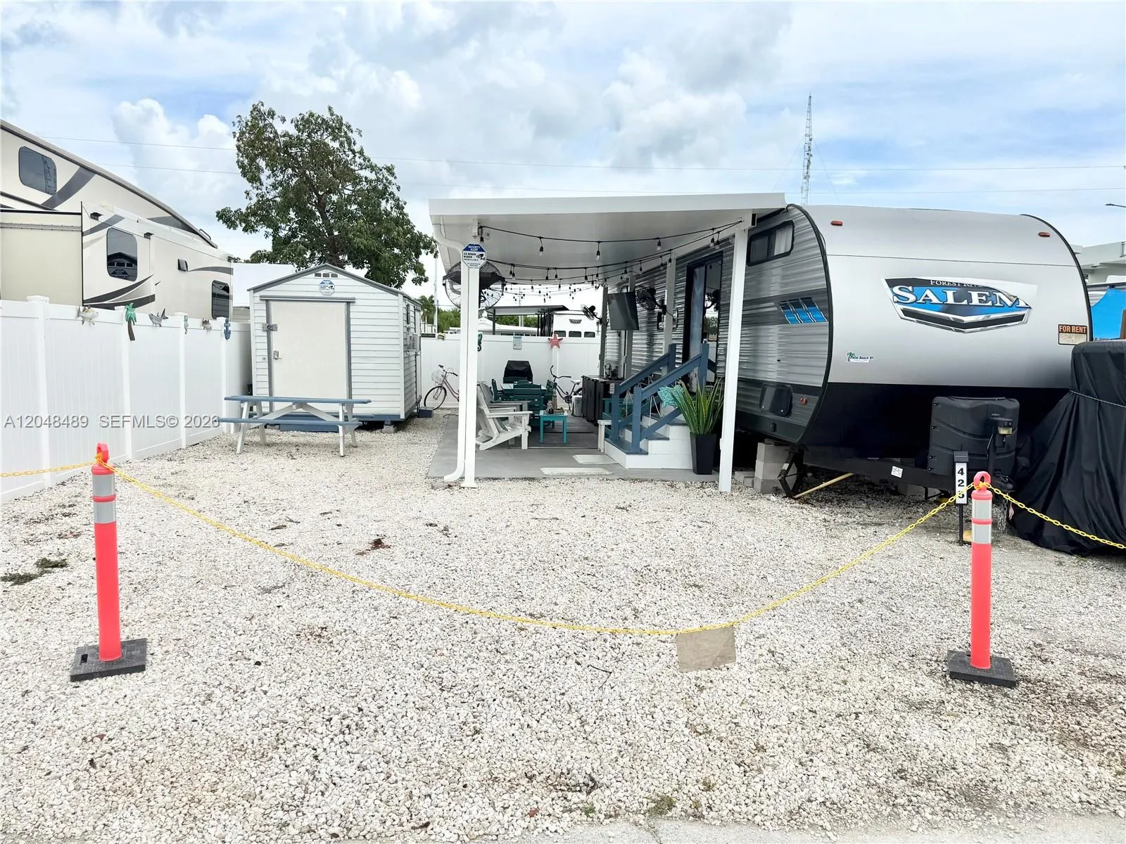 Foto de propiedad en 325 Calusa Street, Key Largo, FL 33037 Key Largo con MLS# 