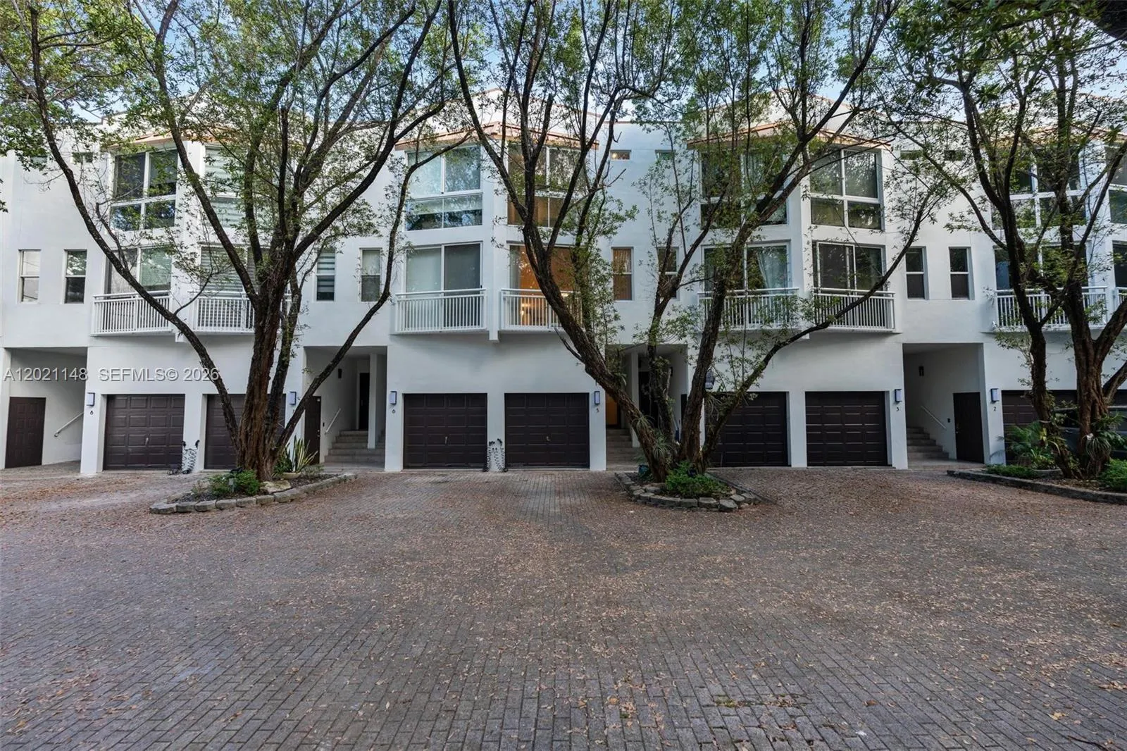 Foto de propiedad en 325 Meridian Avenue 5, Miami Beach, FL 33139 Miami Beach con MLS# 