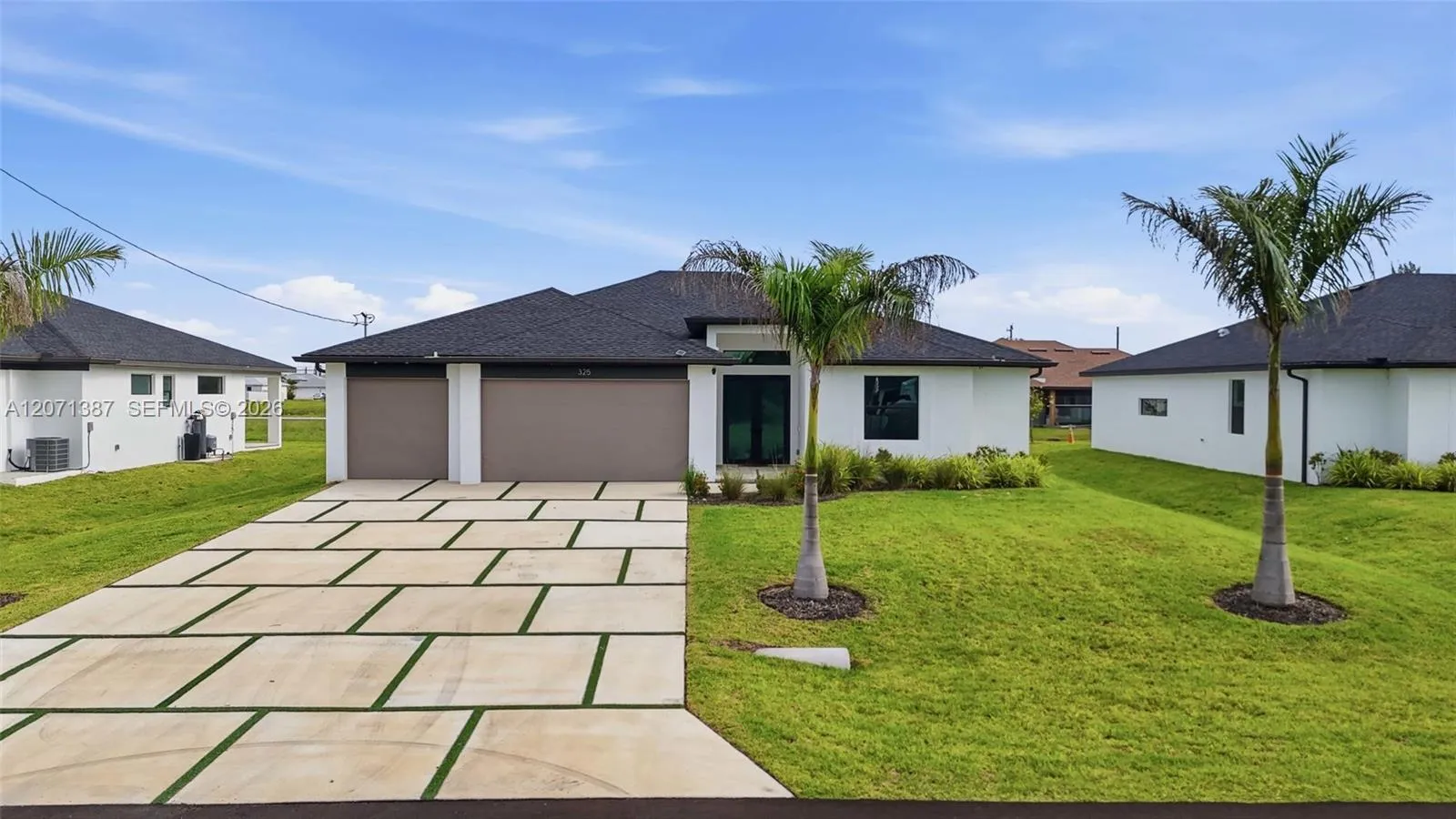 Foto de propiedad en 325 NE 15th Terrace, FL 33909  con MLS# 