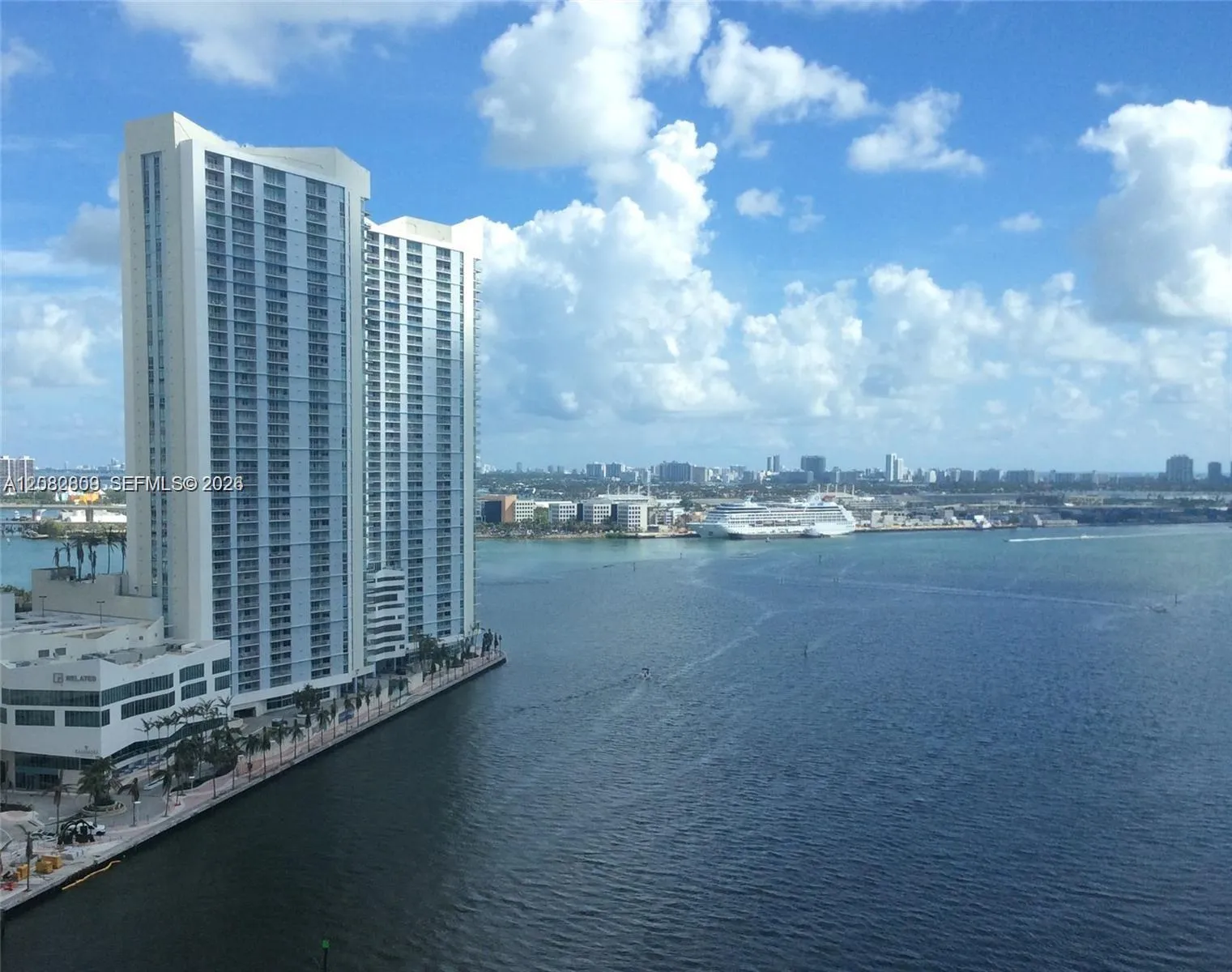En Venta 325 NE Biscayne Boulevard 1923, Miami, FL 33131, Miami, FL 33131