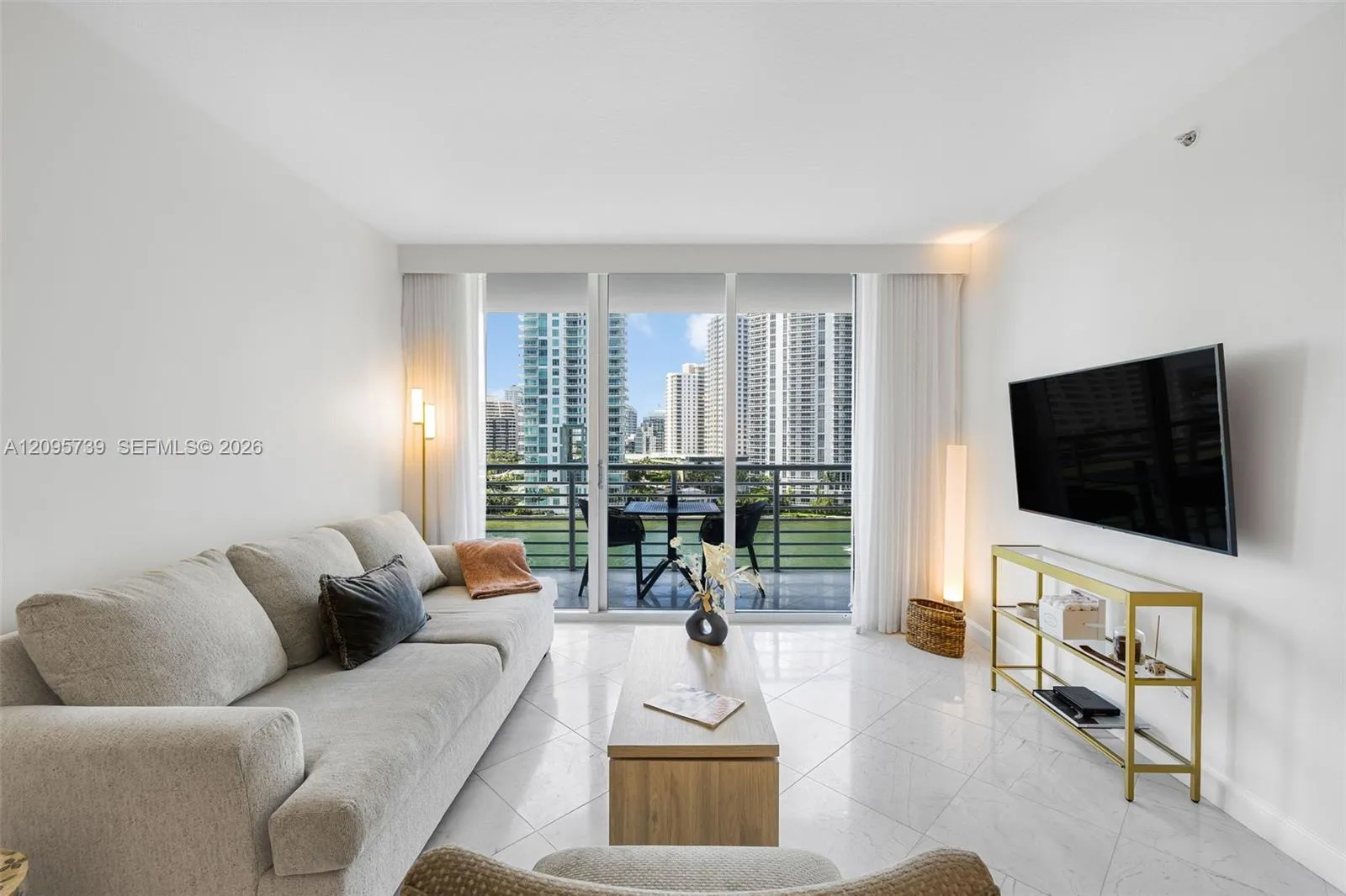 En Renta 325 S Biscayne Boulevard 1019, Miami, FL 33131, Miami, FL 33131