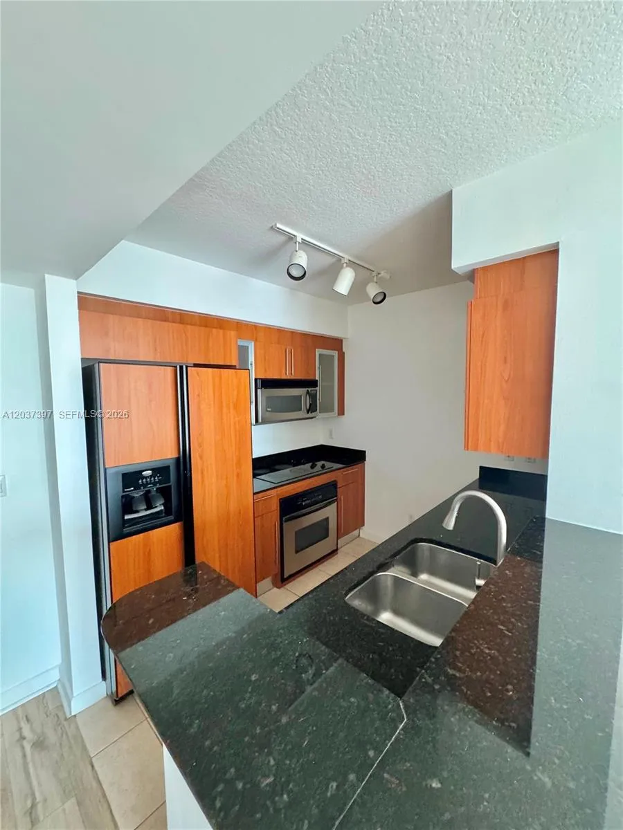Alquilada 325 S Biscayne Boulevard 1116, Miami, FL 33131, Miami, FL 33131