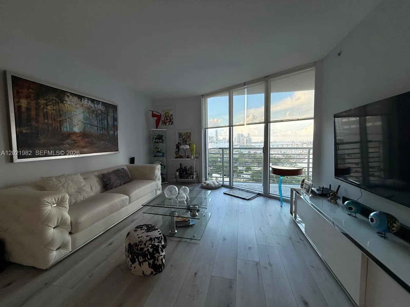 Foto de propiedad en 325 S Biscayne Boulevard 2024, Miami, FL 33131 Miami con MLS#