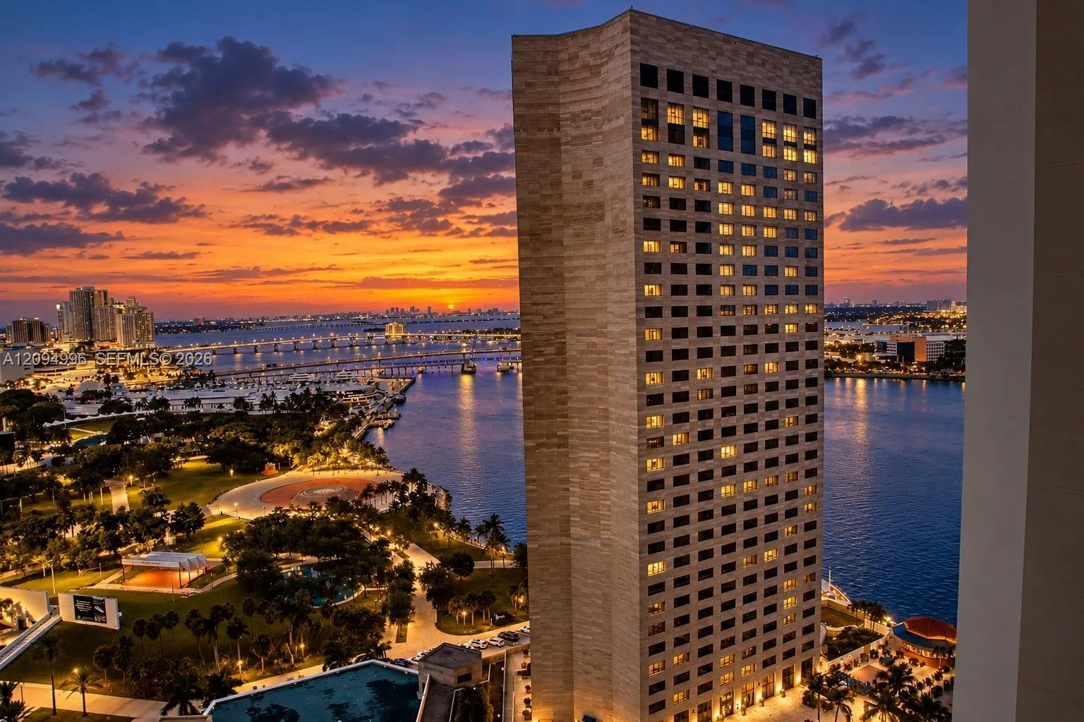 En Venta 325 S Biscayne Boulevard 2722, Miami, FL 33131, Miami, FL 33131