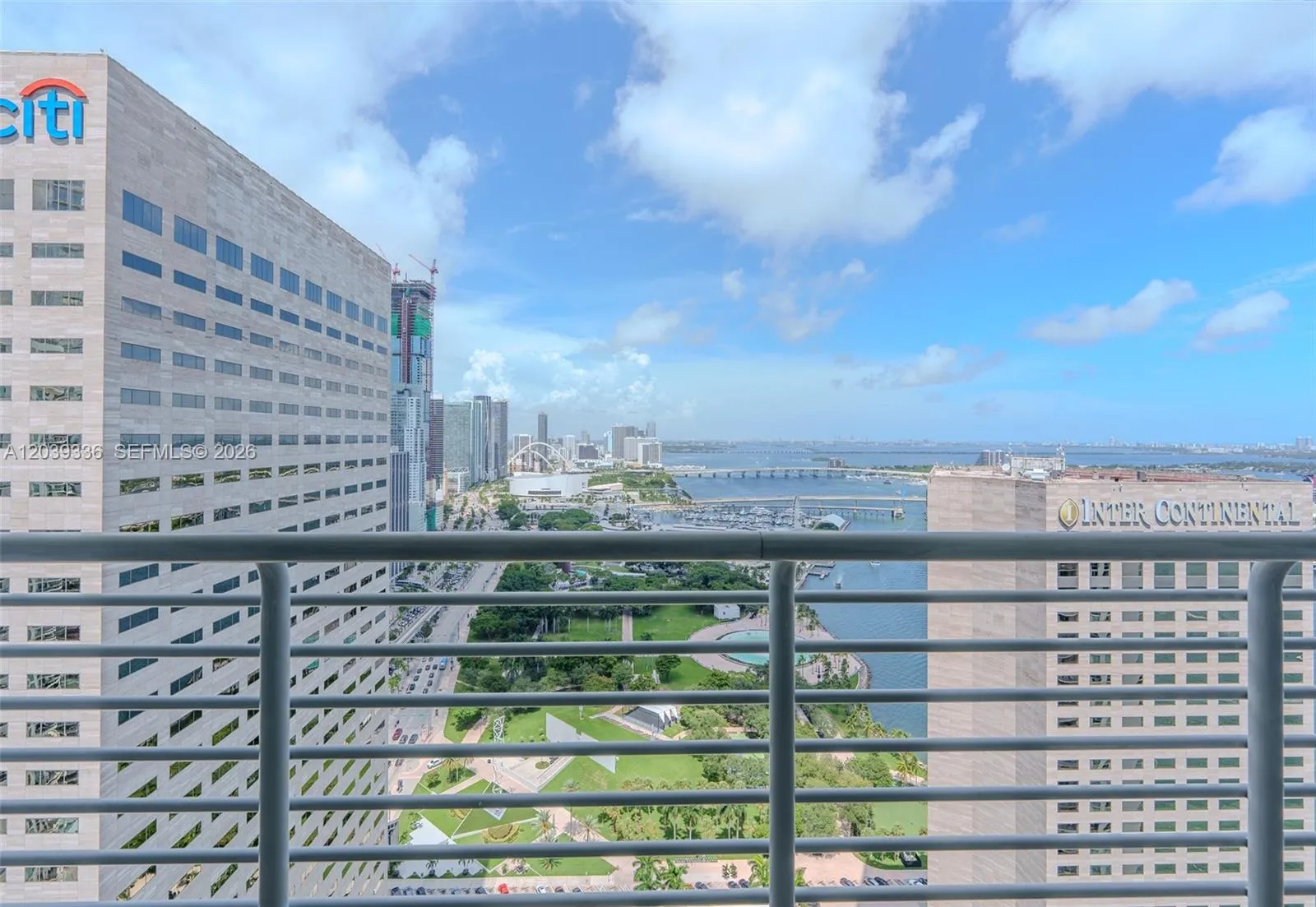 Foto de propiedad en 325 S Biscayne Boulevard 4122, Miami, FL 33131 Miami con MLS#