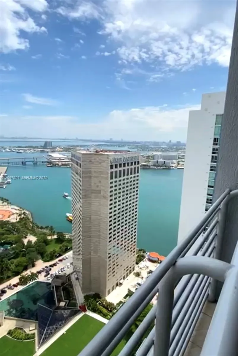 Foto de propiedad en 325 S Biscayne Boulevard 4214, Miami, FL 33131 Miami con MLS#