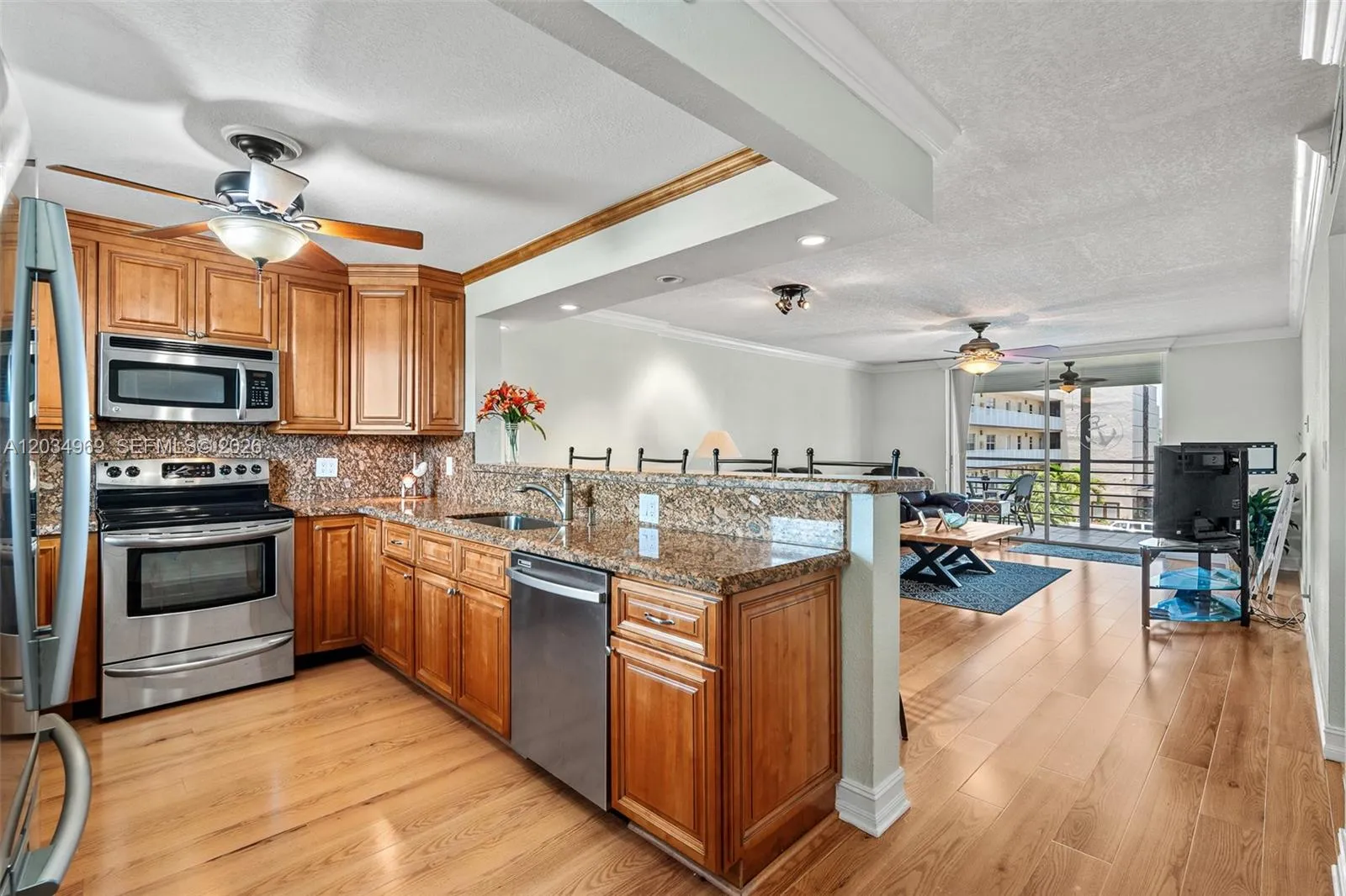 Foto de propiedad en 325 SE 11th Terrace 308, Dania Beach, FL 33004 Dania Beach con MLS# 