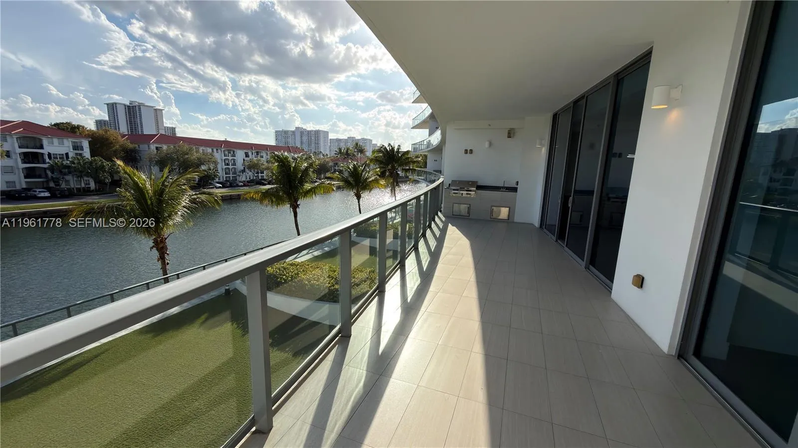Foto de propiedad en 3250 NE 188th Street 204, Aventura, FL 33180 Aventura con MLS# 
