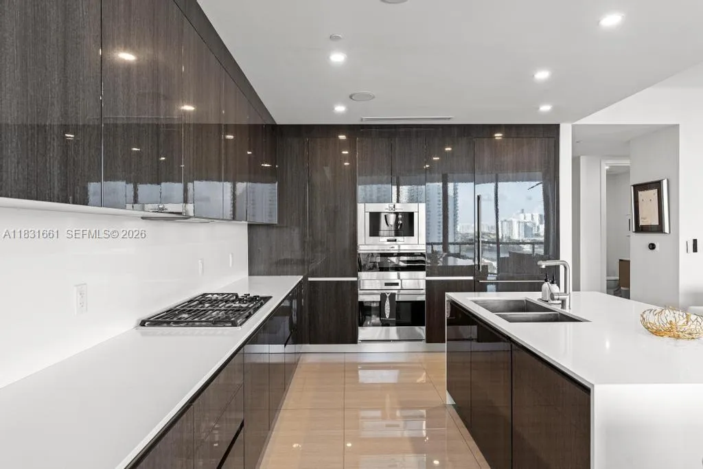 Foto de propiedad en 3250 NE 188th Street 904, Aventura, FL 33180 Aventura con MLS# 