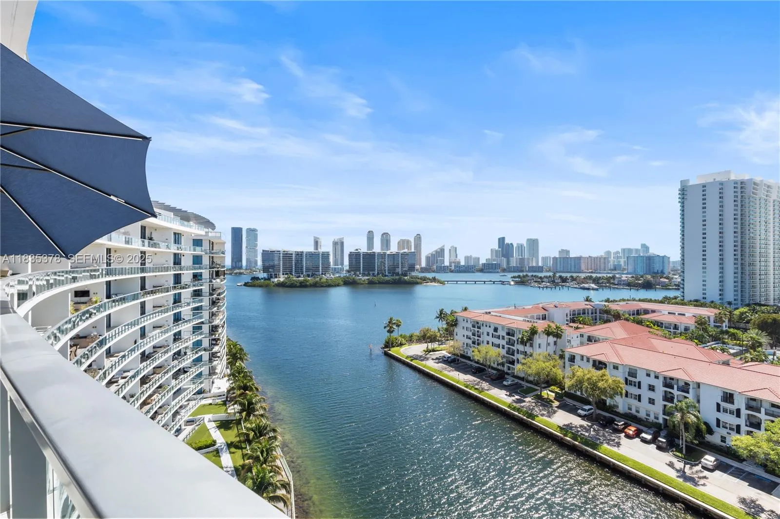 Foto de propiedad en 3250 NE 188th Street LPH02, Aventura, FL 33180 Aventura con MLS# 