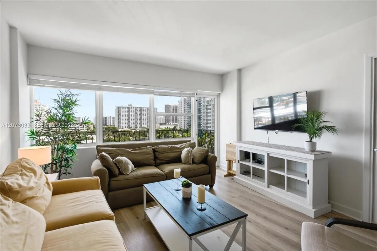 En Venta 3250 NE 28th Street 806, Fort Lauderdale, FL 33308, Fort Lauderdale, FL 33308