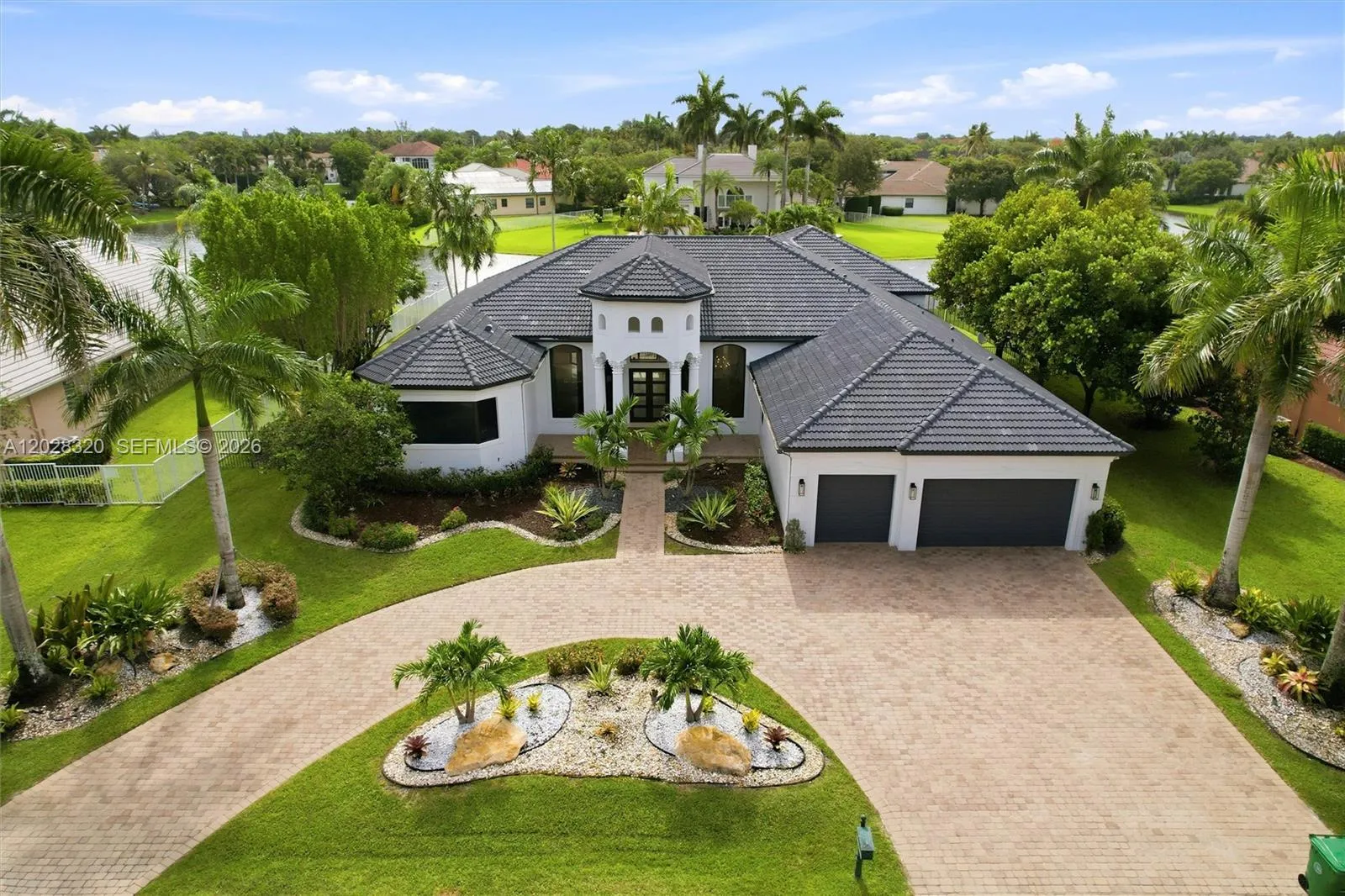 Foto de propiedad en 3250 W Stonebrook Circle, Davie, FL 33330 Davie con MLS# 