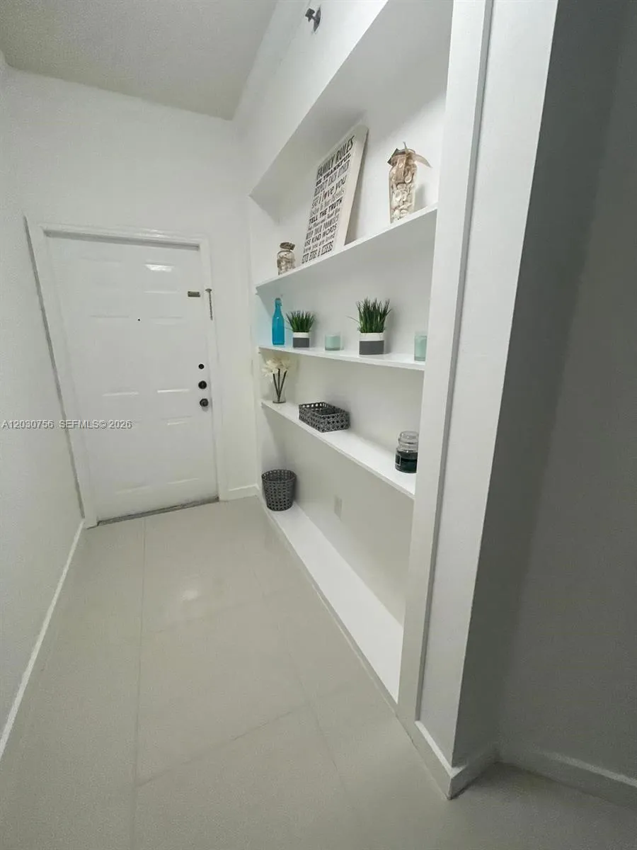 Foto de propiedad en 3255 NE 184th Street 12114, Aventura, FL 33160 Aventura con MLS# 