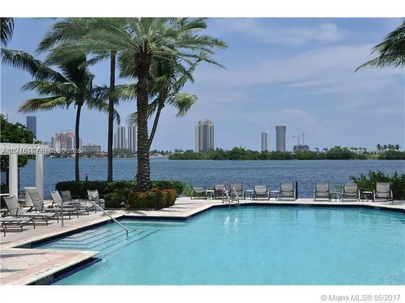 Foto de propiedad en 3255 NE 184th Street 12304, Aventura, FL 33160 Aventura con MLS#