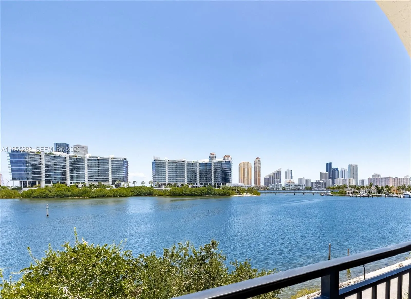 Foto de propiedad en 3255 NE 184th Street 12407, Aventura, FL 33160 Aventura con MLS# 