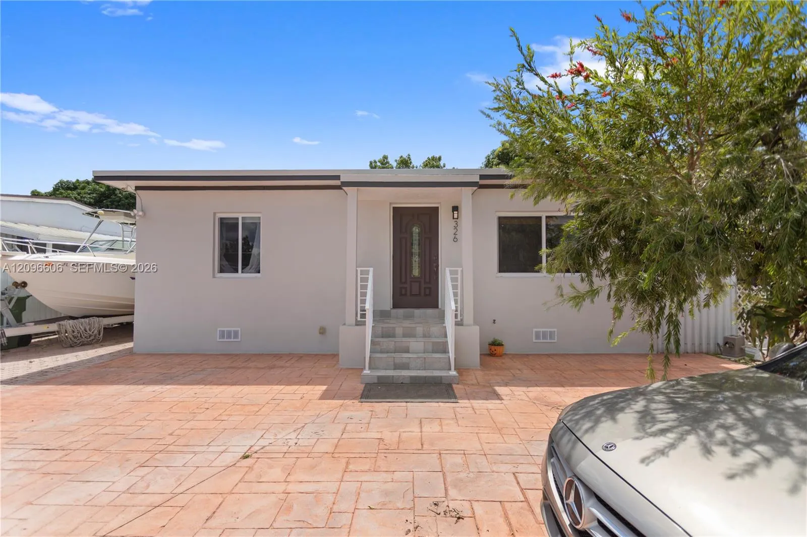 En Venta 326 E 44th Street, Hialeah, FL 33013, Hialeah, FL 33013