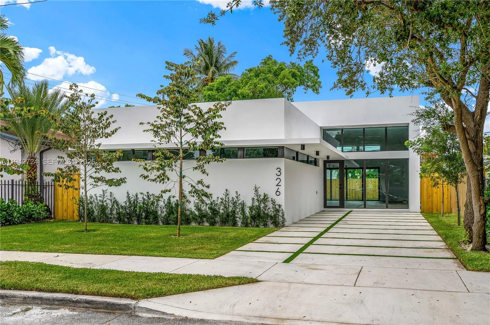 Foto de propiedad en 326 NW 40th Street, Miami, FL 33127 Miami con MLS# 