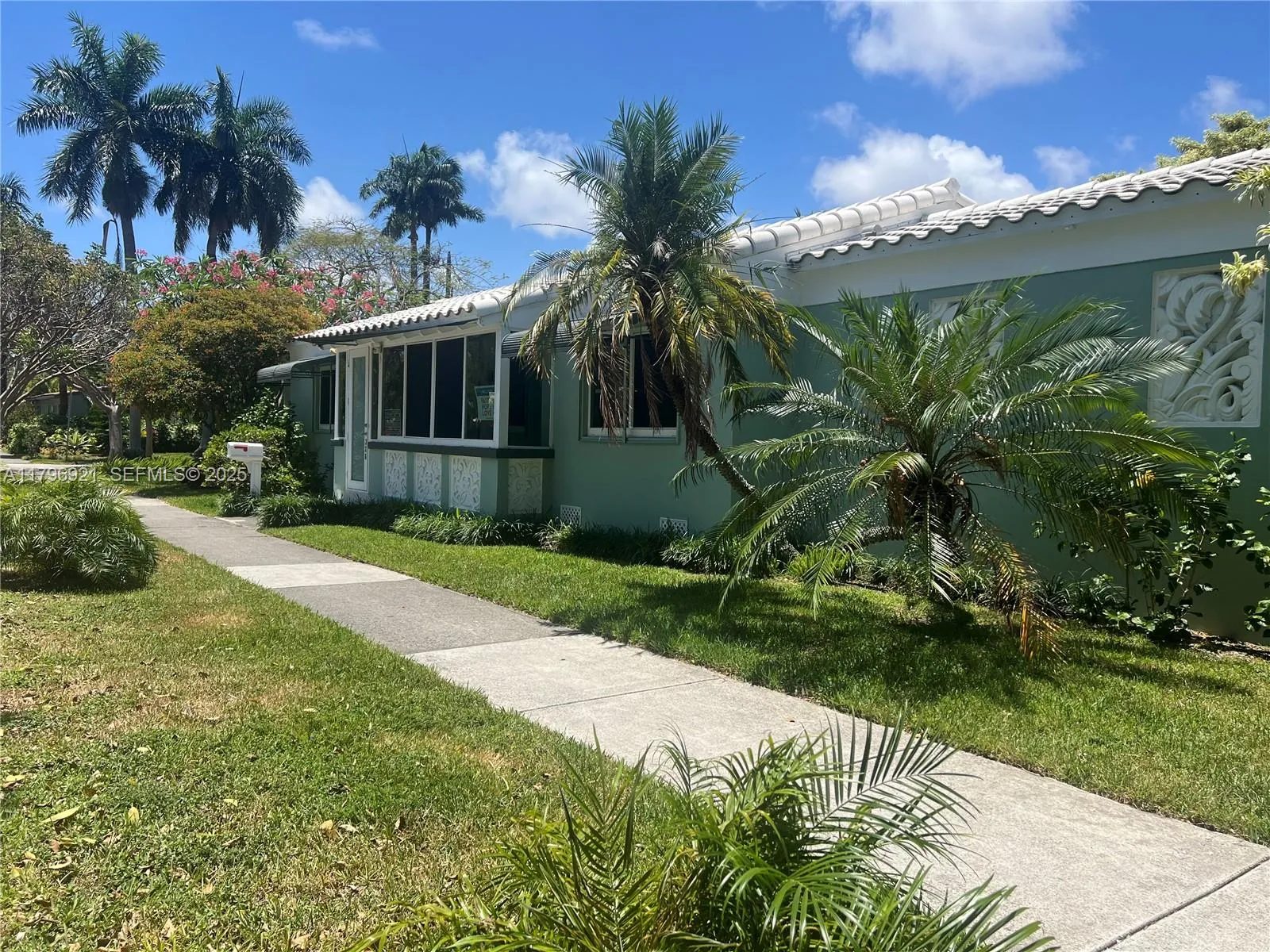 Foto de propiedad en 326 S 14th Avenue, Hollywood, FL 33020 Hollywood con MLS# 