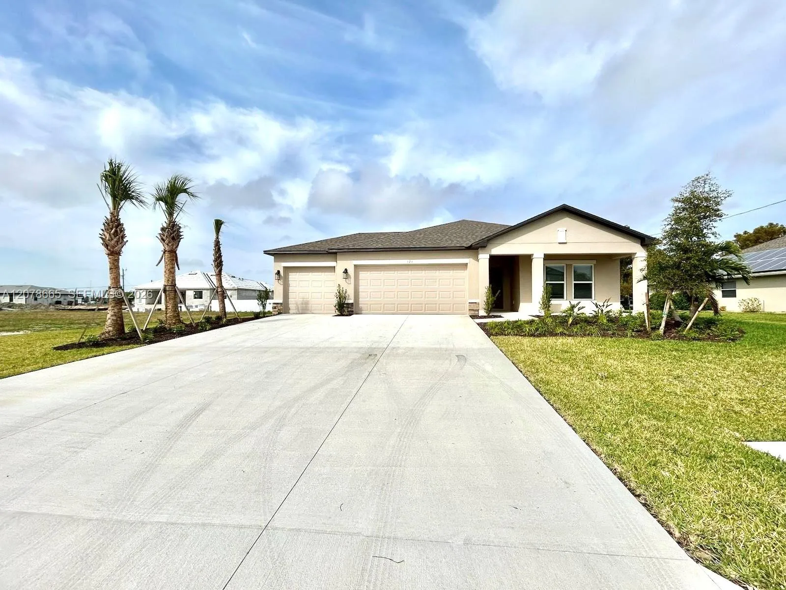 Foto de propiedad en 326 SW 31 Avenue 0, Cape Coral, FL 33991 Cape Coral con MLS# 