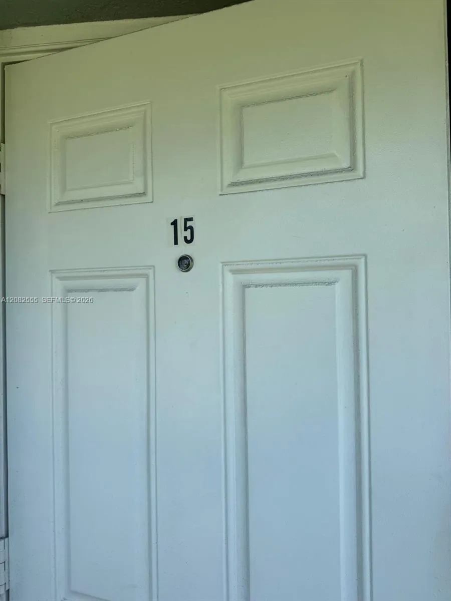 Foto de propiedad en 3260 NE 19th Avenue 15, Oakland Park, FL 33306 Oakland Park con MLS# 