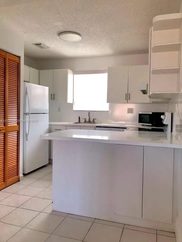 En Renta 3264 W 70th Street 201, Hialeah, FL 33018, Hialeah, FL 33018
