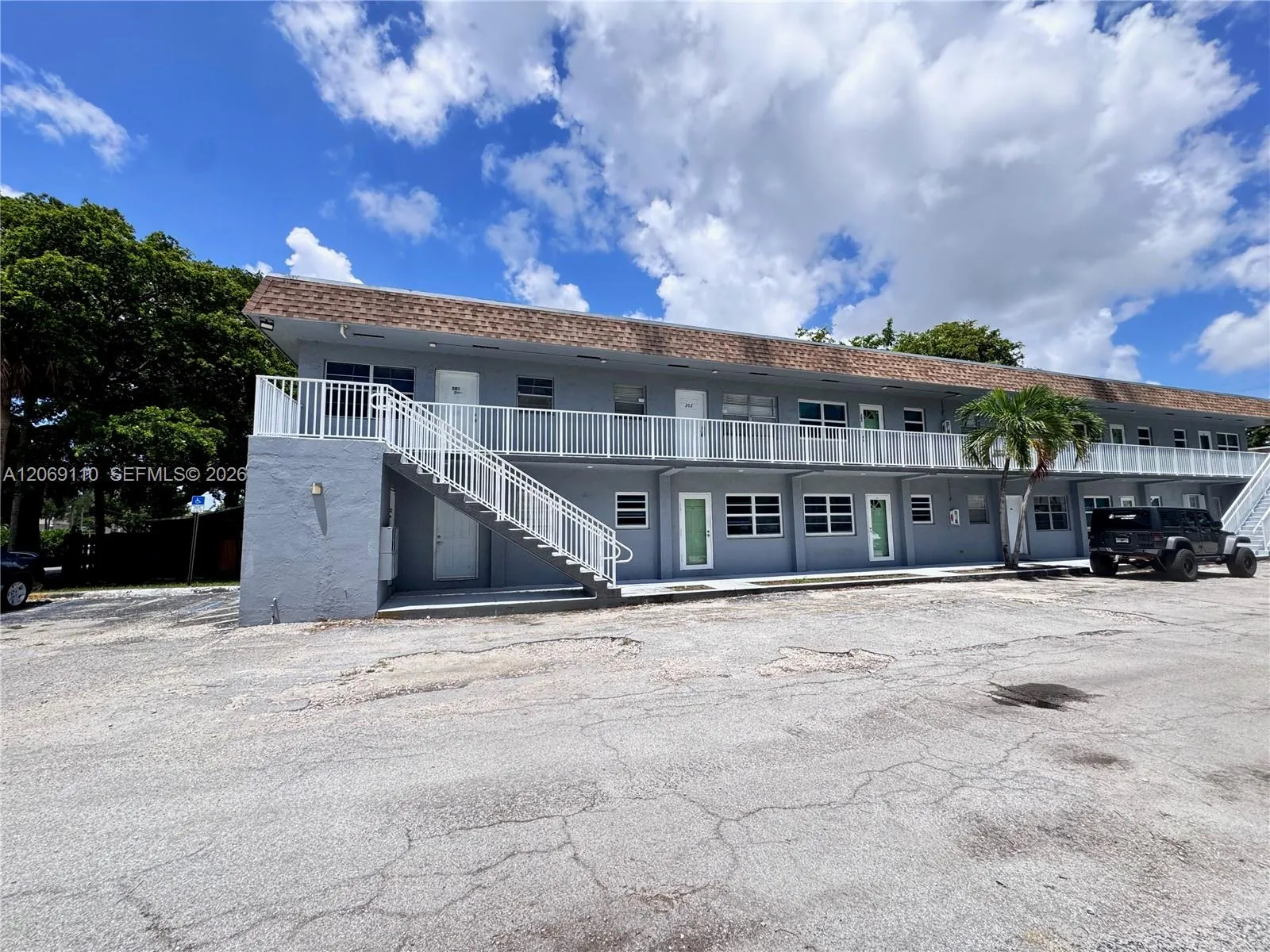Foto de propiedad en 3265 Griffin Road 202, Dania Beach, FL 33312 Dania Beach con MLS# 