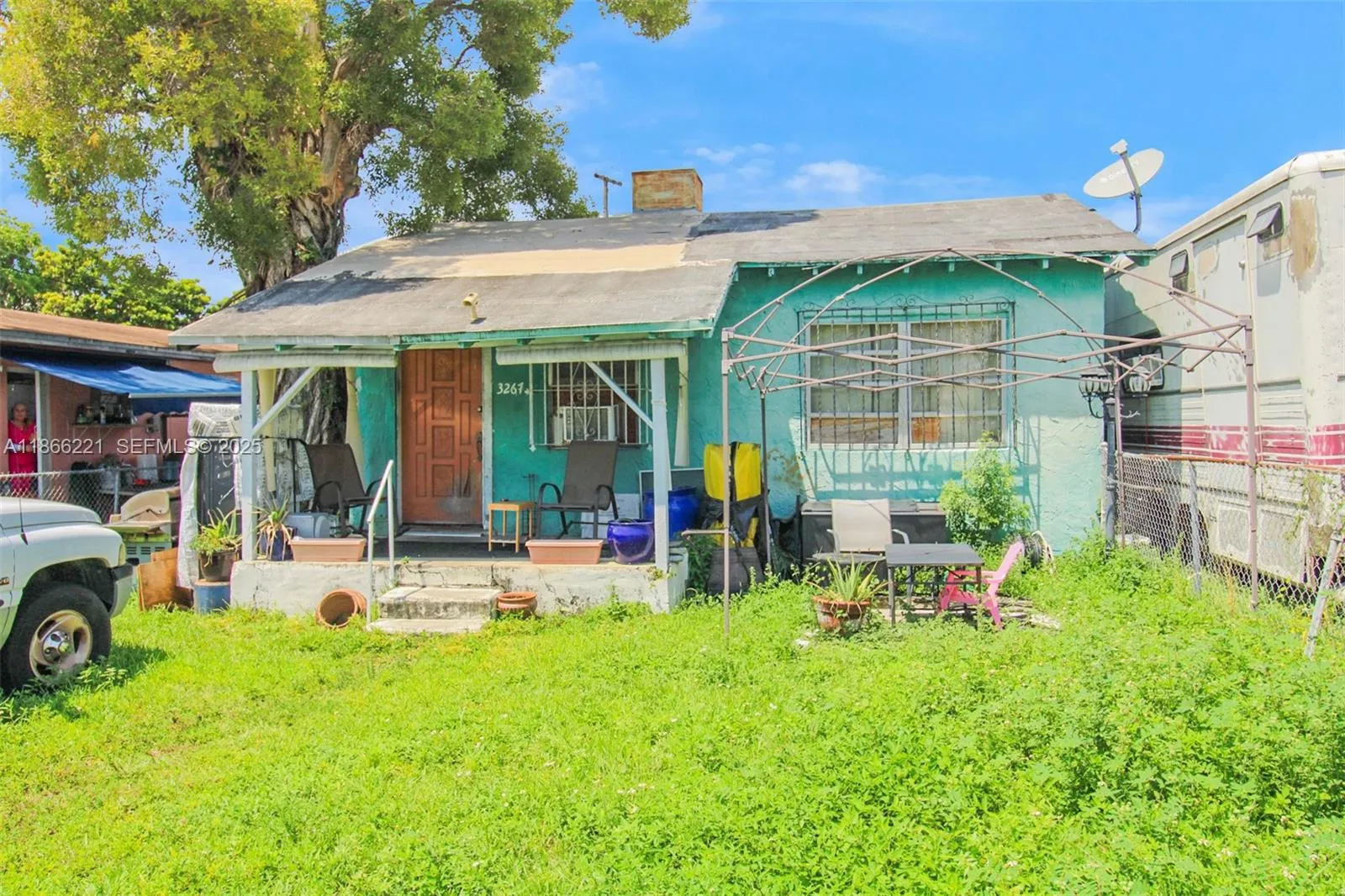 Foto de propiedad en 3267 NW 35th Street, Miami, FL 33142 Miami con MLS# 