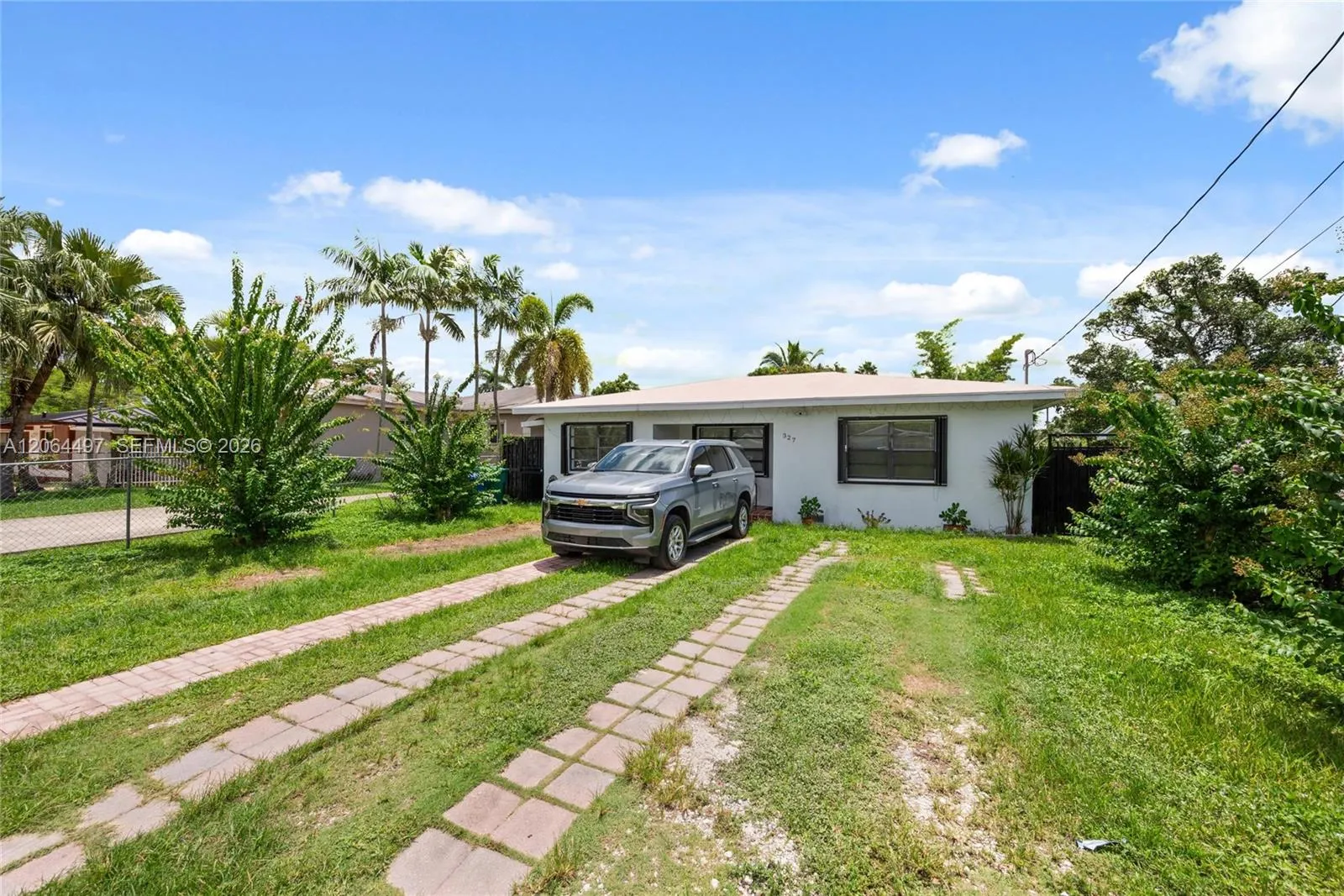 Foto de propiedad en 327 NW 3rd Street, Florida City, FL 33034 Florida City con MLS# 
