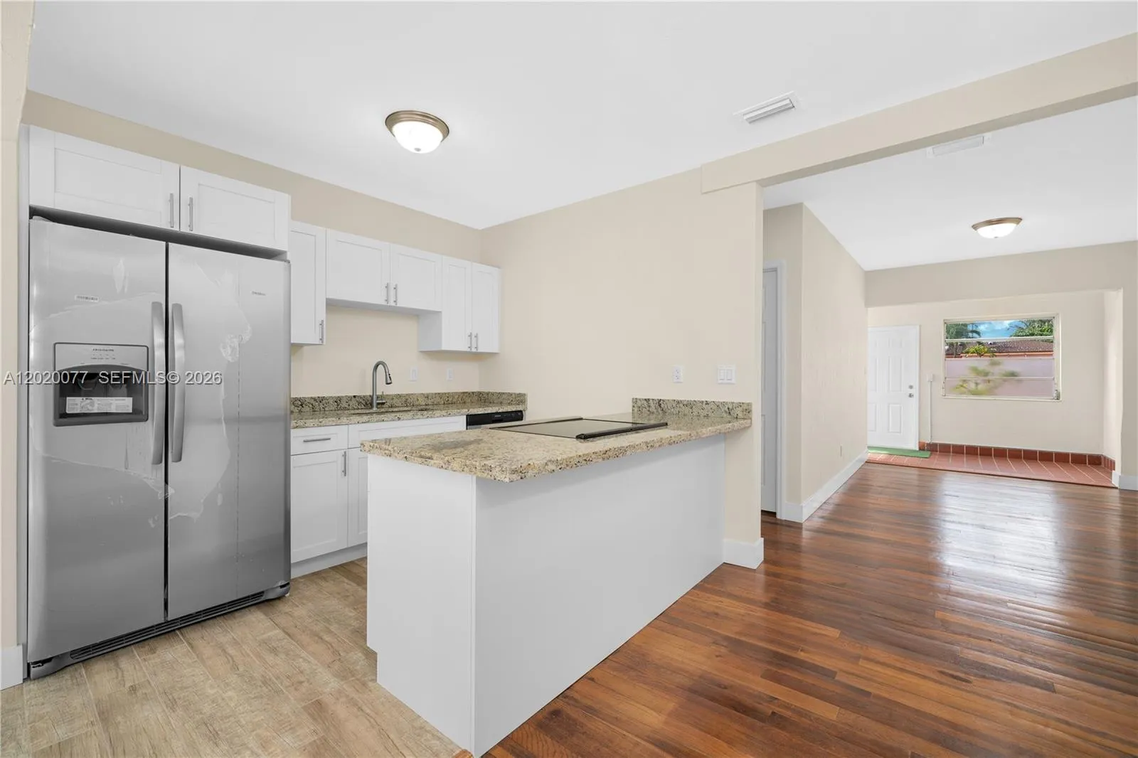 Foto de propiedad en 3271 NW 18th Terrace, Miami, FL 33125 Miami con MLS# 