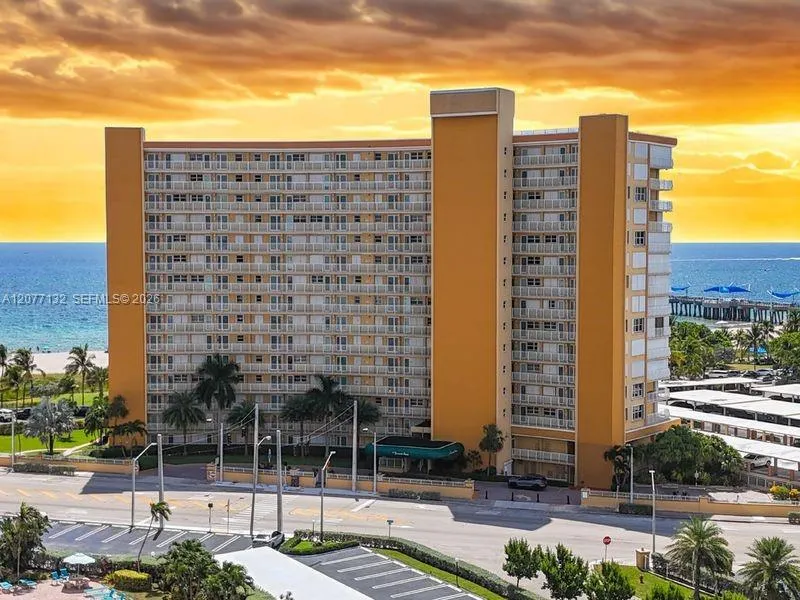 Foto de propiedad en 328 N Ocean Boulevard 302, Pompano Beach, FL 33062 Pompano Beach con MLS# 