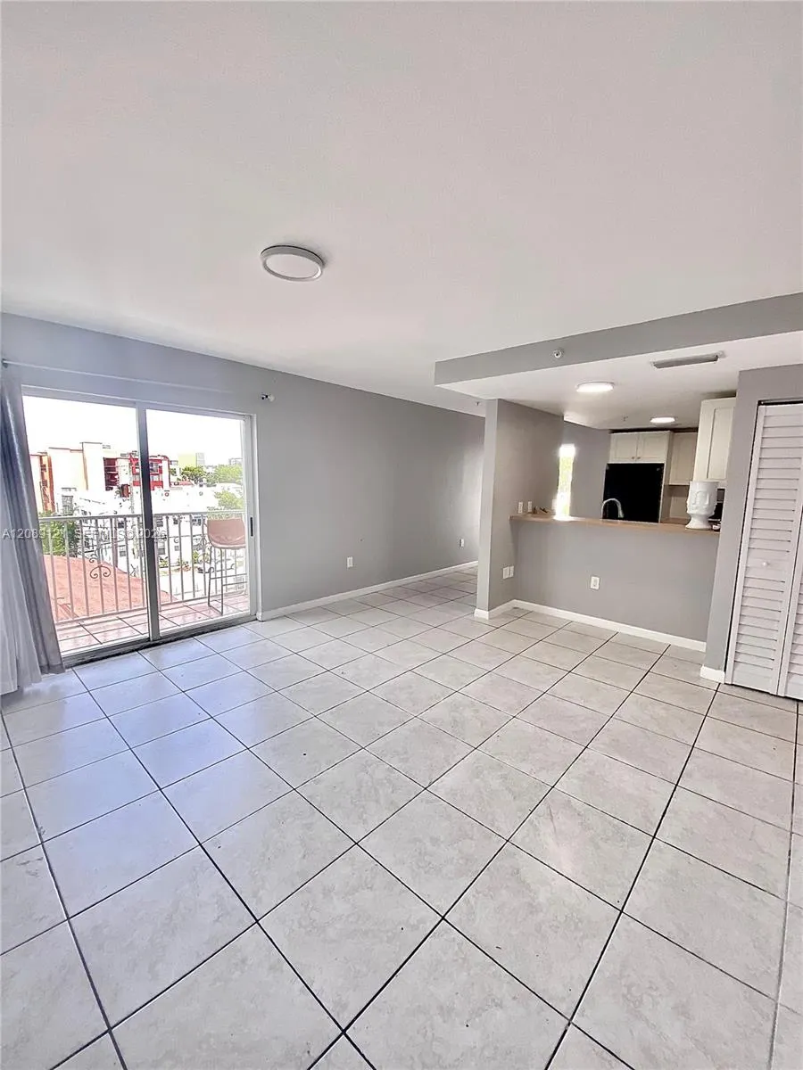 Foto de propiedad en 328 NW 12th Avenue 12, Miami, FL 33128 Miami con MLS# 