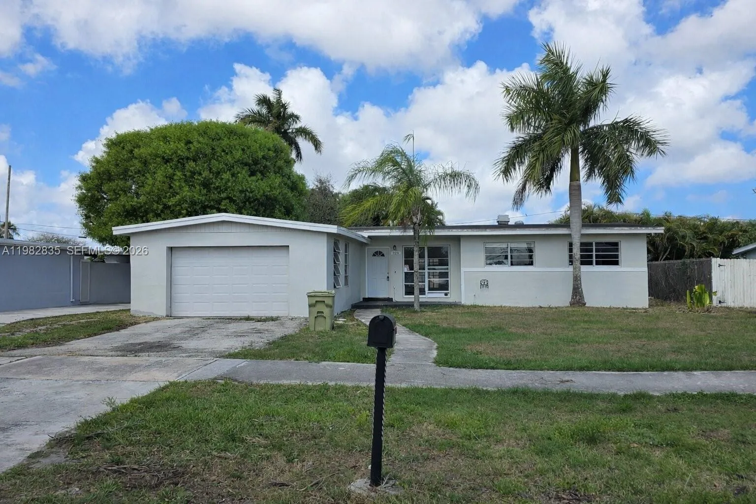 Vendido 328 Ponte Vedra Road, Palm Springs, FL 33461, Palm Springs, FL 33461