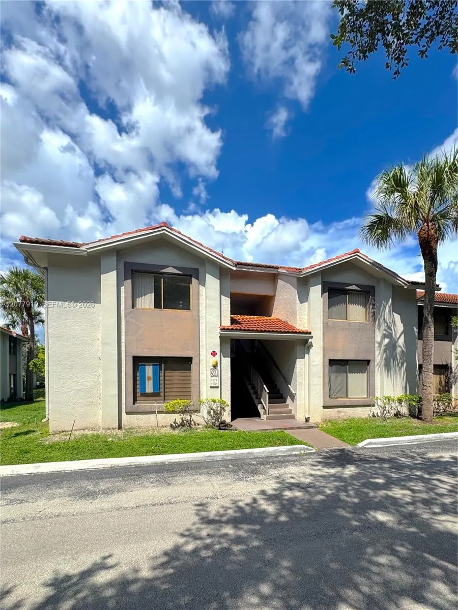 Foto de propiedad en 3280 Coral Lake Lane 3280, Coral Springs, FL 33065 Coral Springs con MLS# 