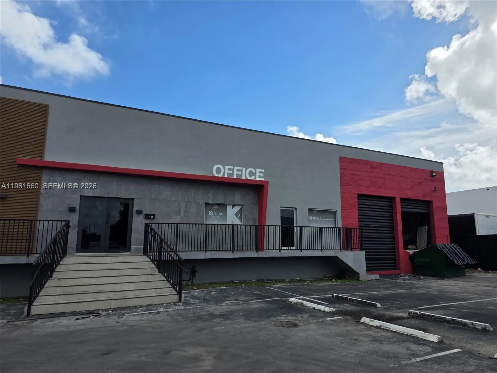 Foto de propiedad en 3281 NW 78th Avenue, Doral, FL 33122 Doral con MLS# 