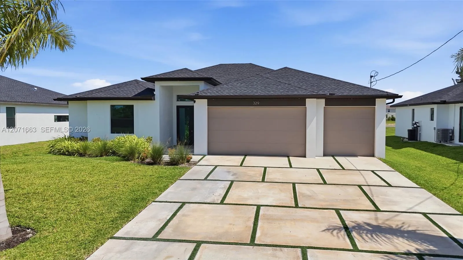 Foto de propiedad en 329 NE 15th Terrace, FL 33909  con MLS# 