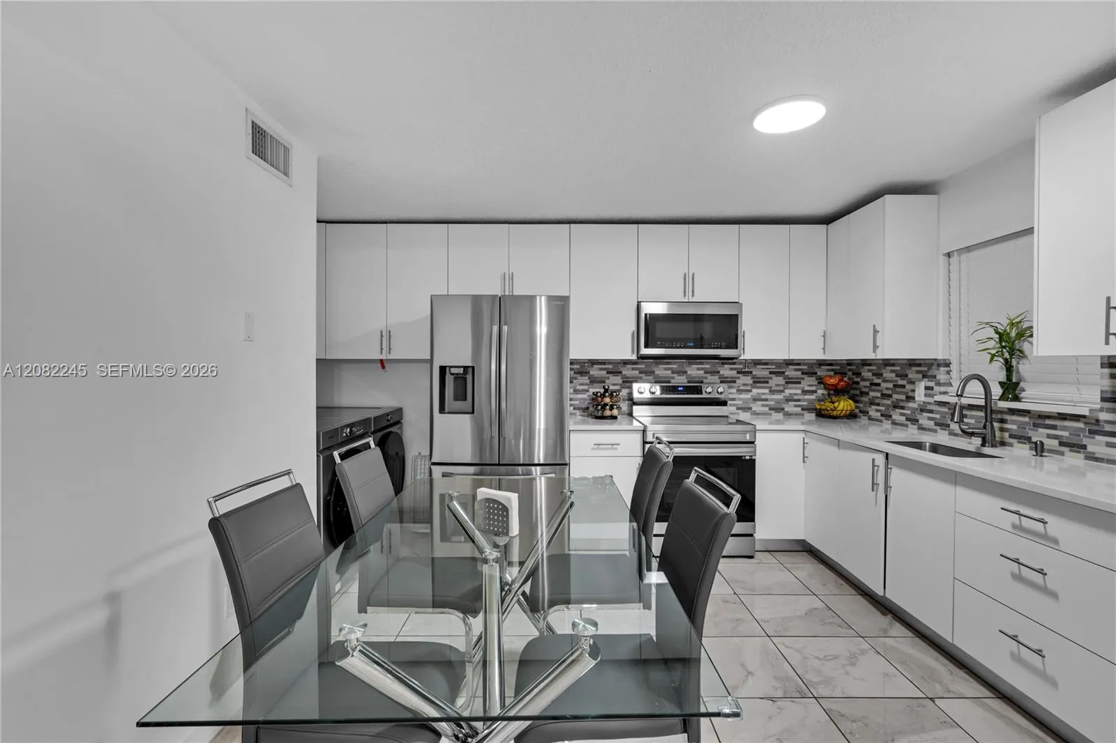Foto de propiedad en 329 W 68th Street 203, Hialeah, FL 33014 Hialeah con MLS# 
