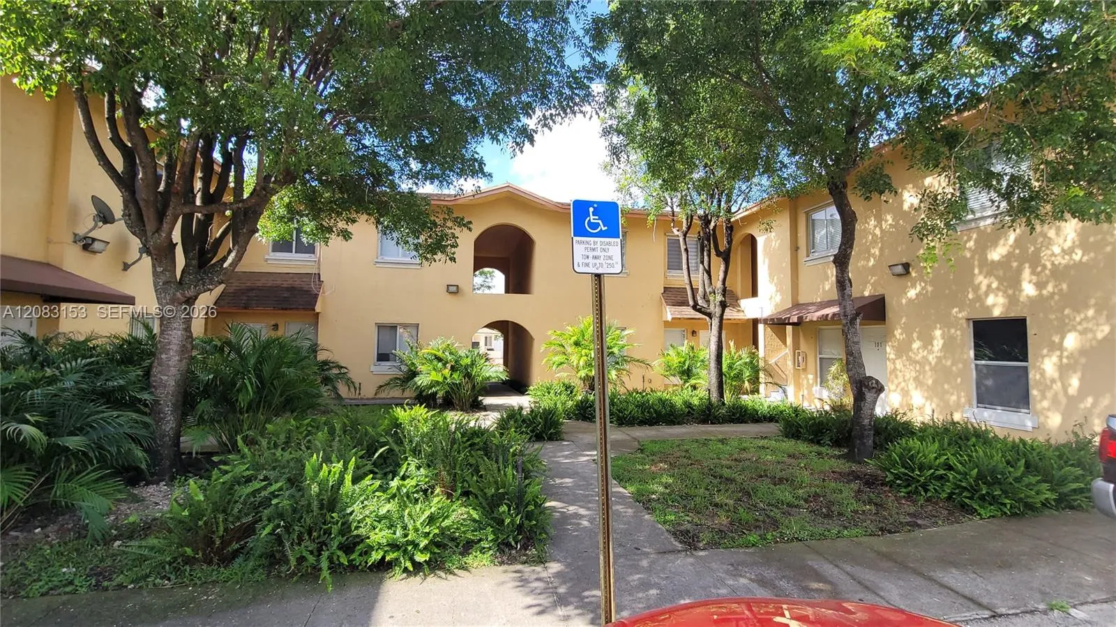 Foto de propiedad en 33 E 20th Street 203, Hialeah, FL 33010 Hialeah con MLS# 